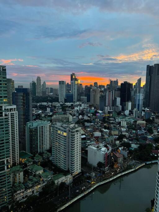Apartmán The Serene Escape Rockwell Makati City View 1Br Manila Exteriér fotografie